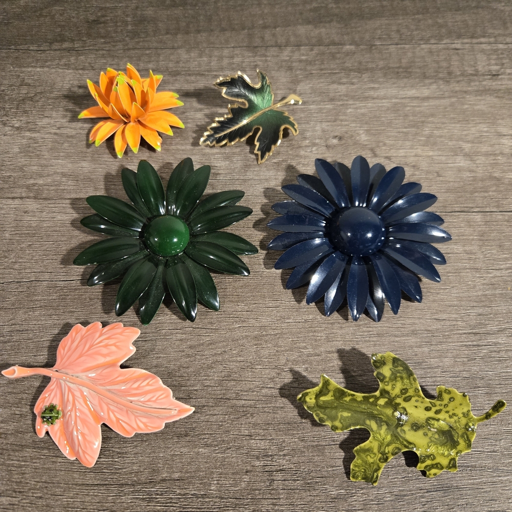 Colorful Floral and Leaf Brooch Lot